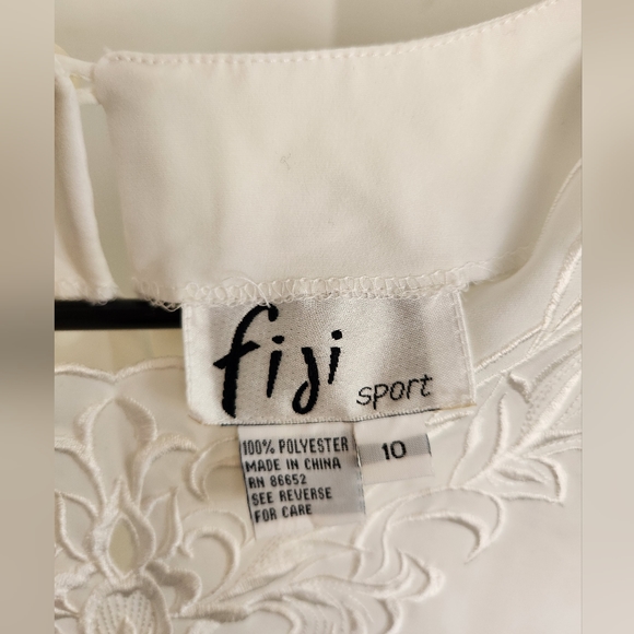 Vintage White Embroidered Blouse - Picture 4 of 5